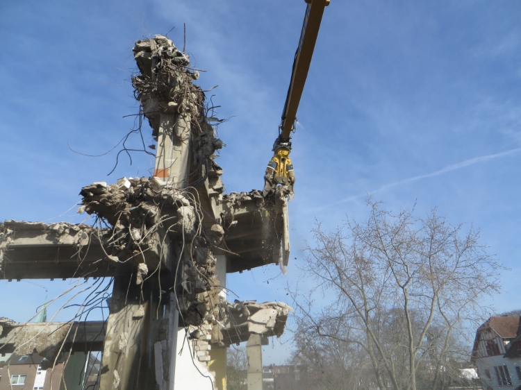 Epiroc CB2500, Betonknuser m/360° rotation