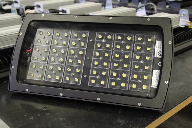 Street Plug-in Lysmast - 4 x 240W LED